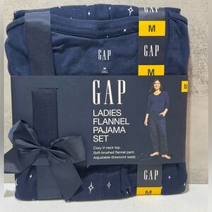 NEW-GAP Women's Flannel Pajama Set- Size: Medium